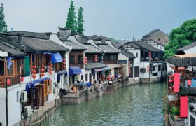 Zhujiajiao Water Town plus Huangpu River Dinner Cruise