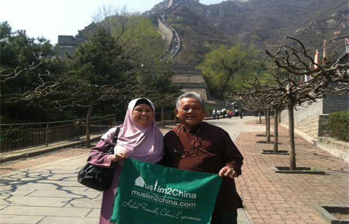2-Visitors-at-Beijing-Great-Wall.jpg