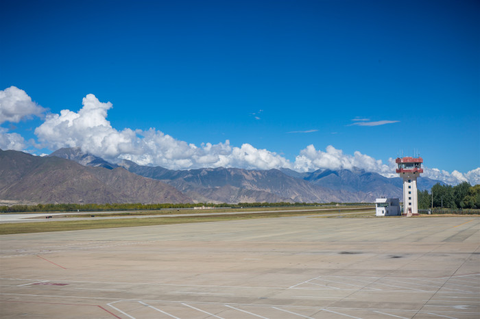 Lhasa airport.jpg